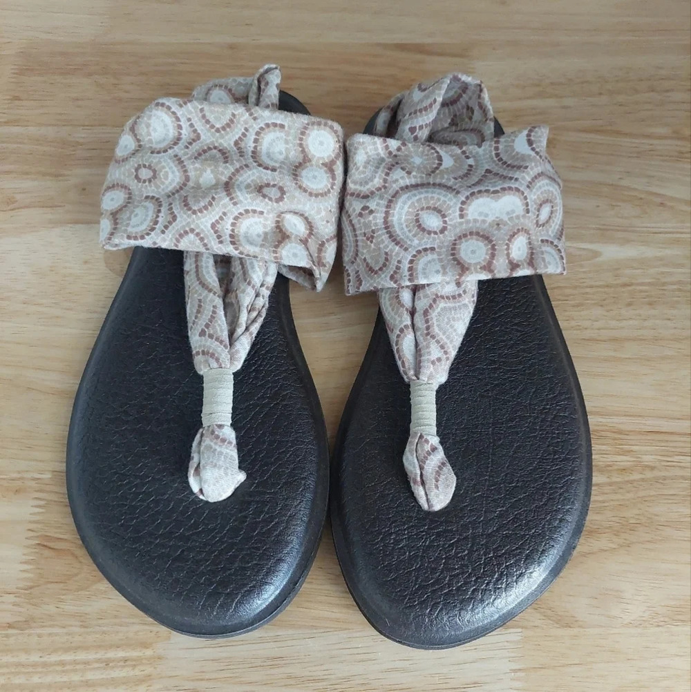 Sanuk yoga mat sling 2 printed Sling back size 8 New Brown Tan Cream Beach